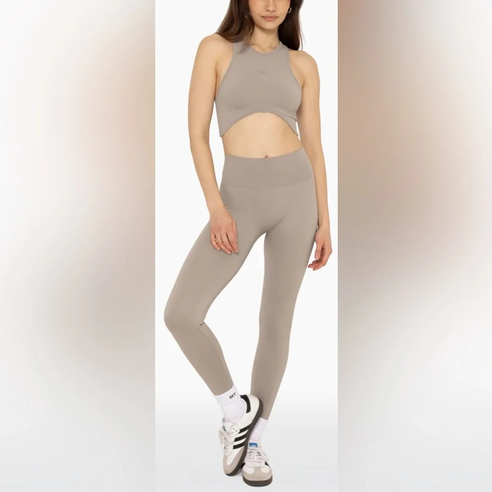 Set Active SCULPTFLEX
Leggings Seamless side ribbed neutral leggings